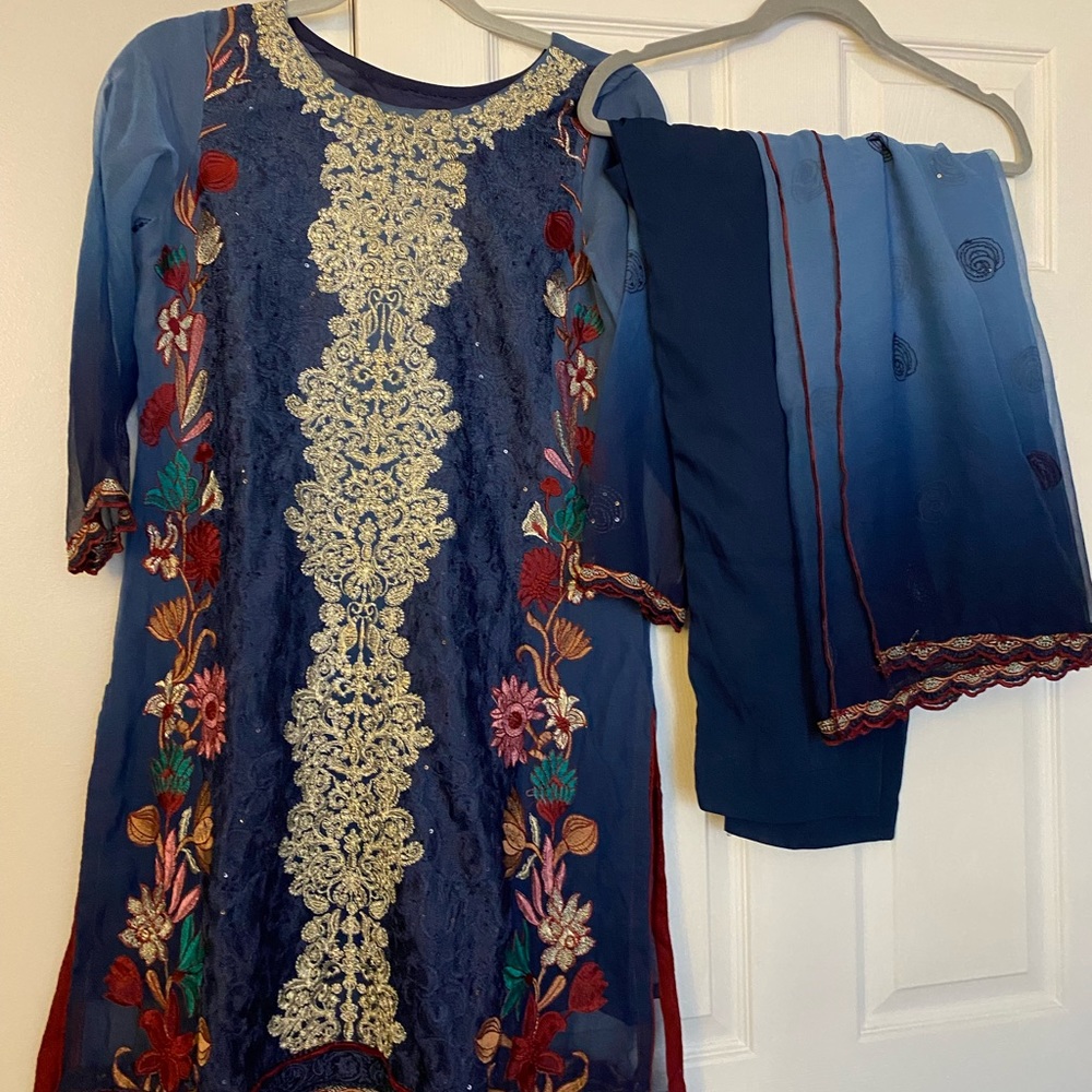 Salwar kameez/ Pakistani/ Indian